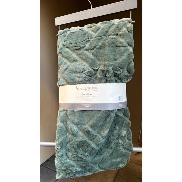 Koolaburra by UGG Candice Faux Fur Throw - Picture 2 of 5